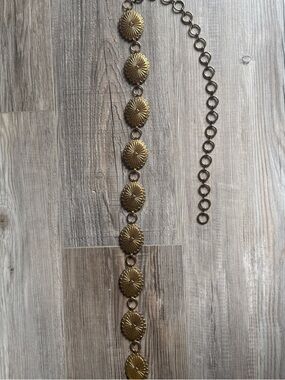 Urban Outfitters Gold Floral Medallion Chain Belt